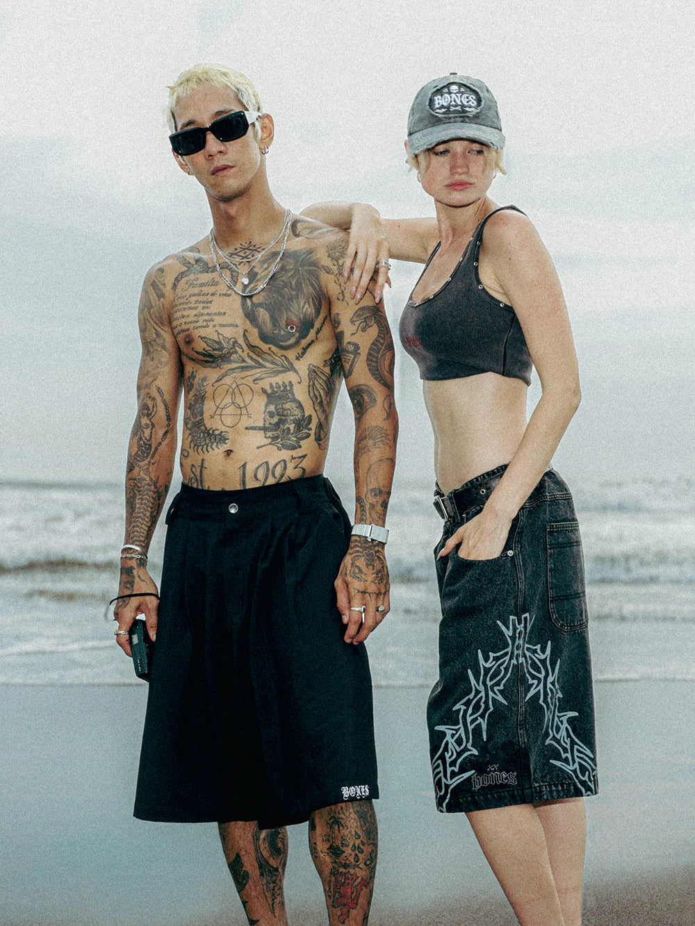 CROSSBONES PLEATED SHORTS