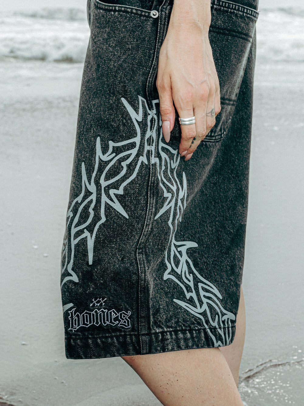 BONES BARBED DENIM SHORTS - WASHED BLACK