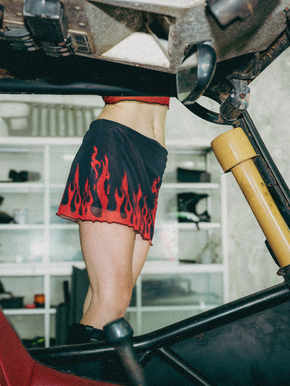 BURNER MESH SKIRT - BLACK/RED
