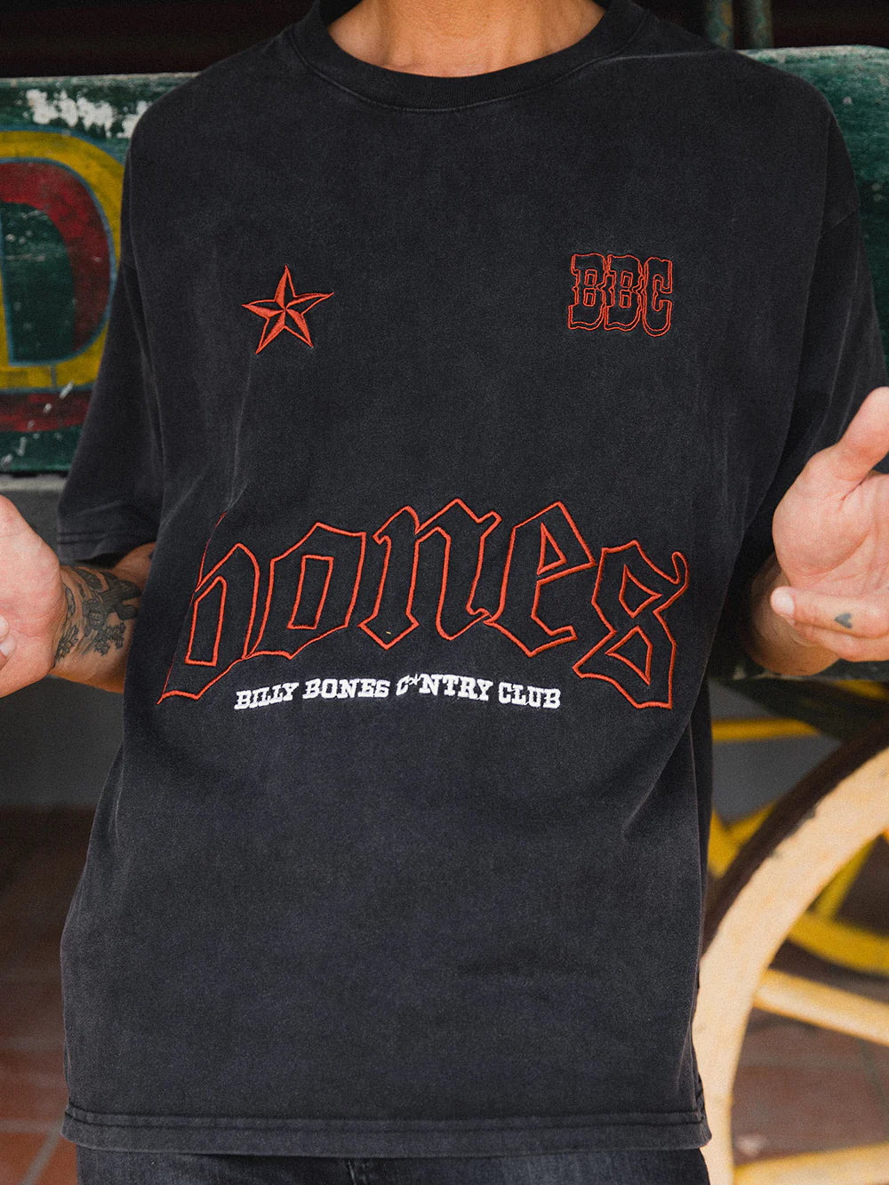 COWBOY LOGO TEE - VINTAGE BLACK/RED