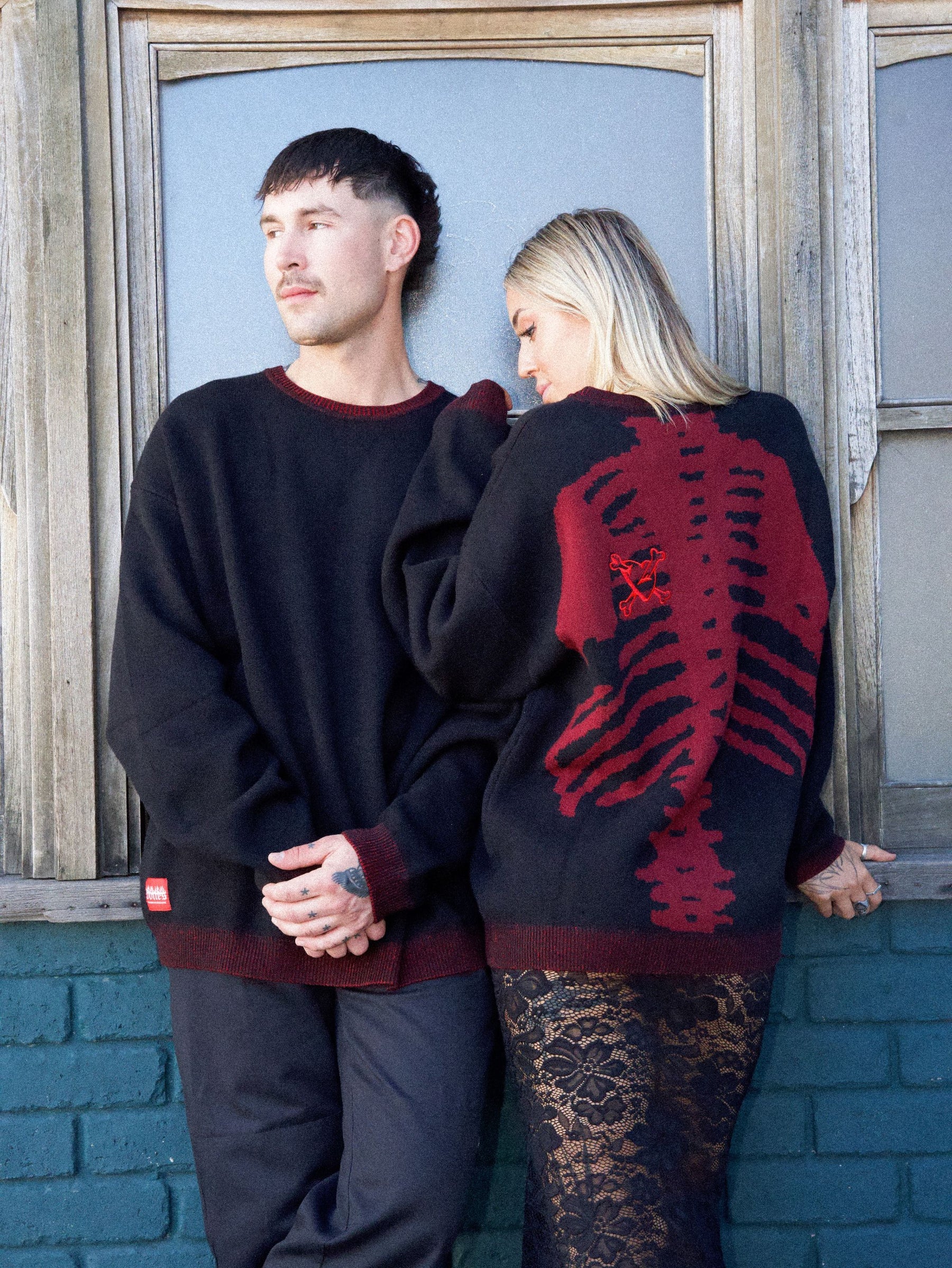 BACKBONE KNIT - BLACK/RED