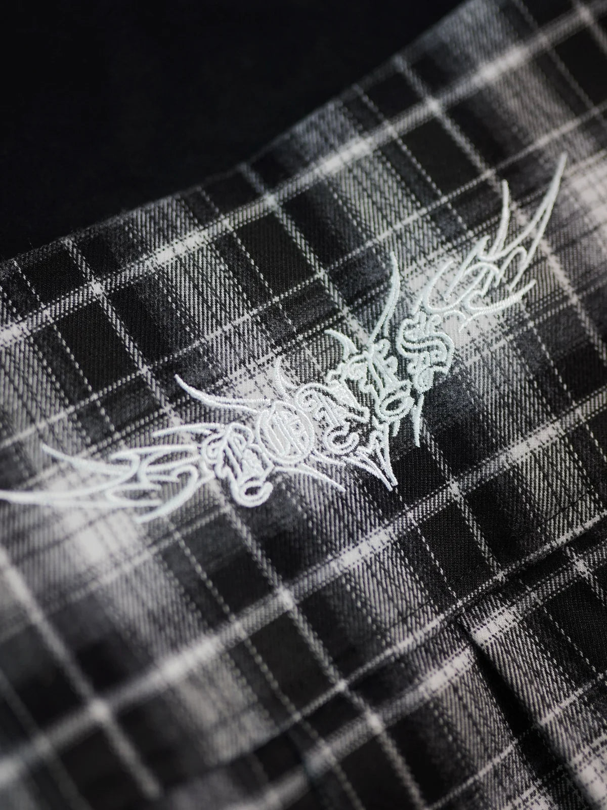 TRAMP STAMP SKIRT - BLACK/WHITE PLAID
