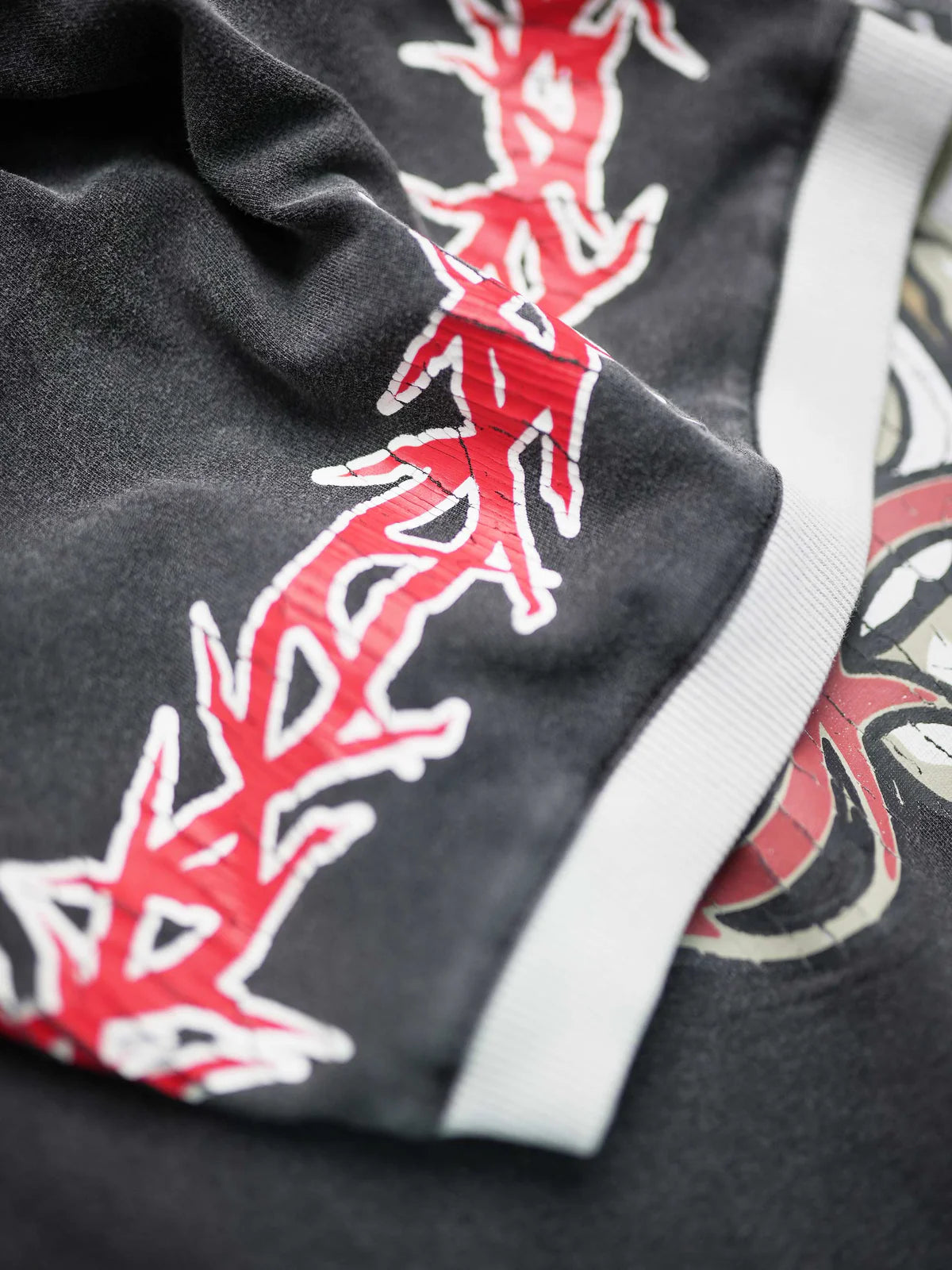 BARBED TIGER RINGER TEE - WASHED BLACK
