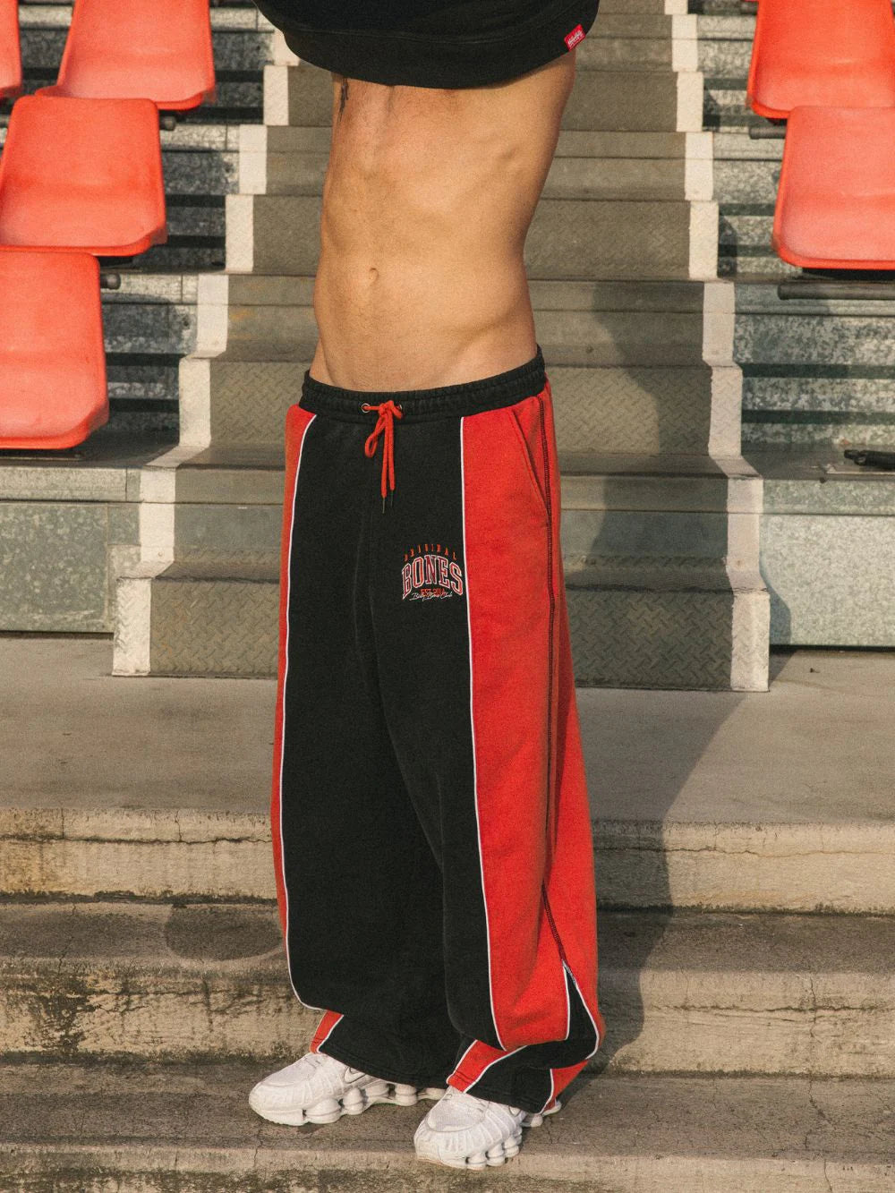 FALSE START TRACKPANTS - WASHED BLACK/RED