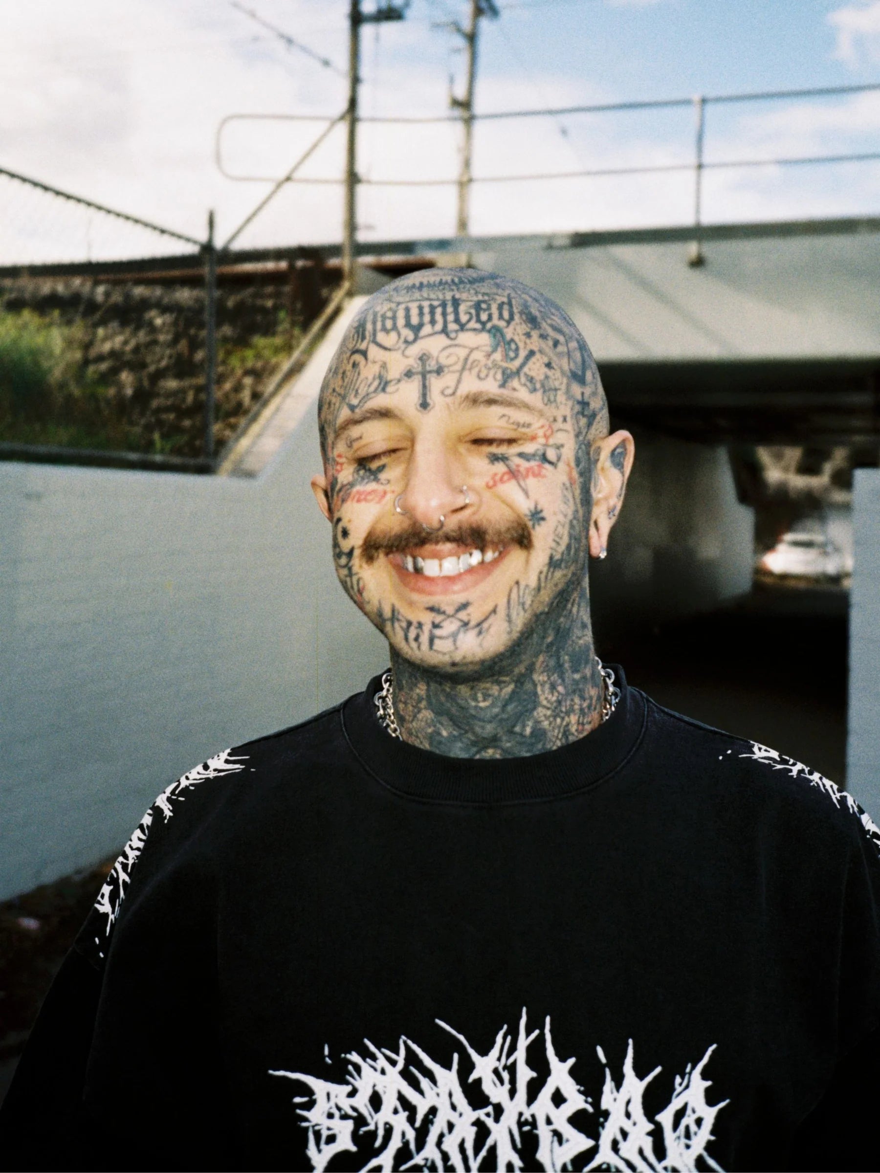 STAY BAD STATIC TEE - WASHED BLACK