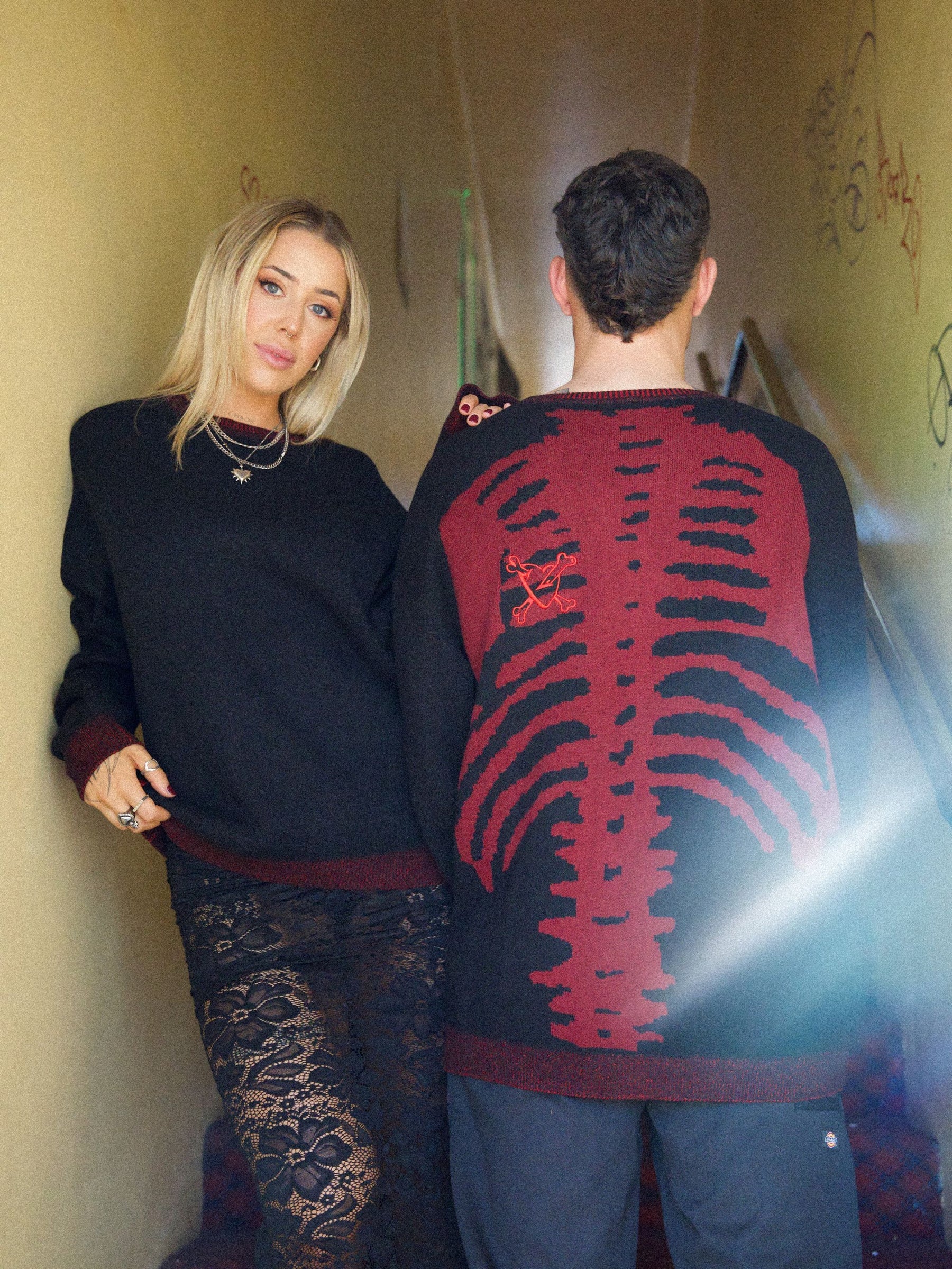 BACKBONE KNIT - BLACK/RED