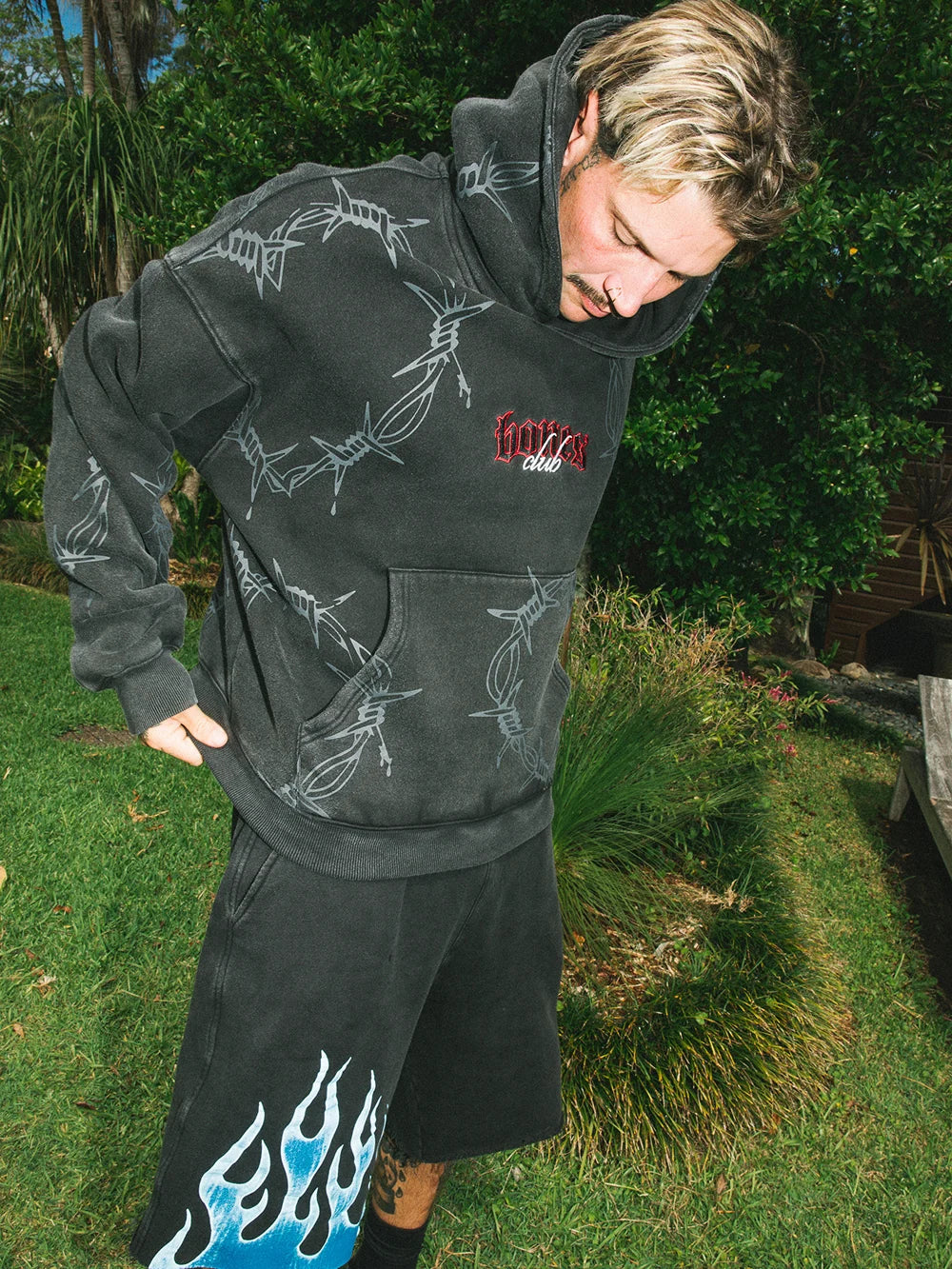 BARBED HEART HOODIE - VINTAGE BLACK