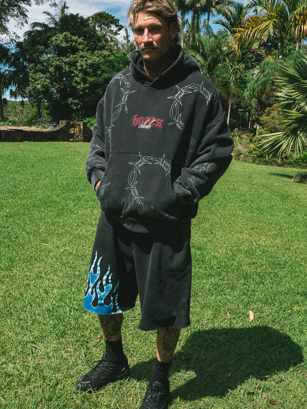 BARBED HEART HOODIE - VINTAGE BLACK