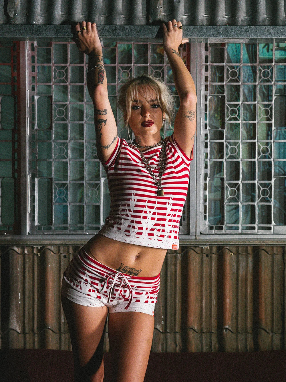 STRIPED BURNER HOTPANTS - RED