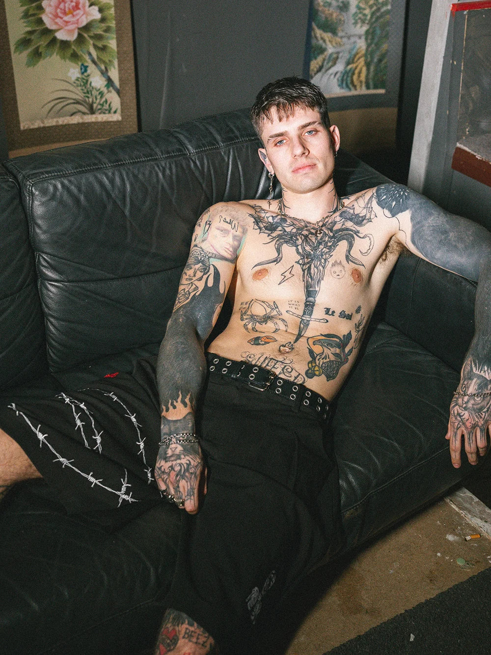 BARBED PATCH PLEATED SHORTS
