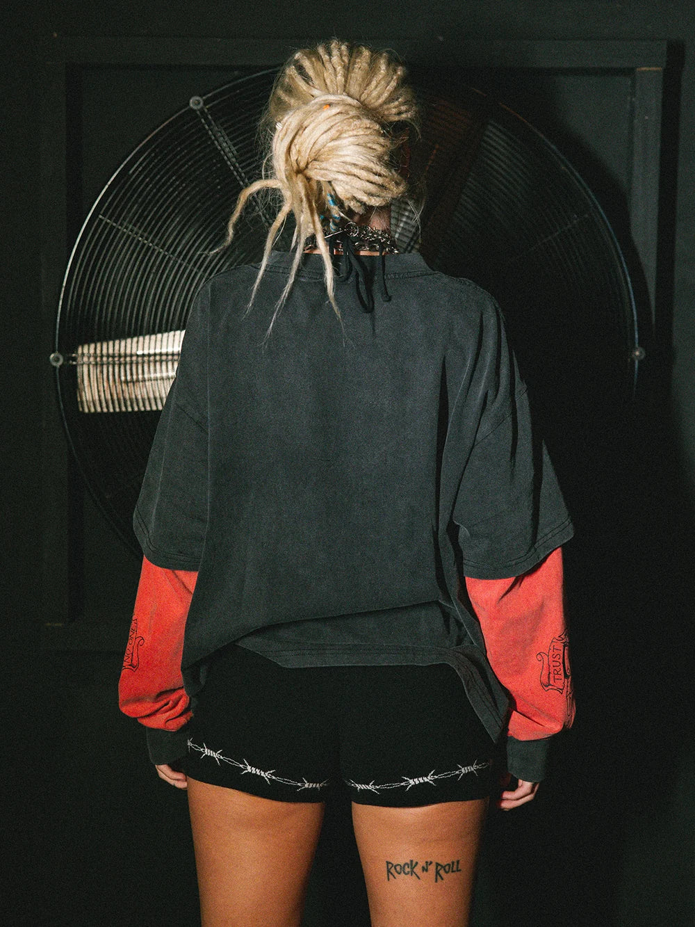 TRUST NO ONE LONGSLEEVE - WASHED BLACK