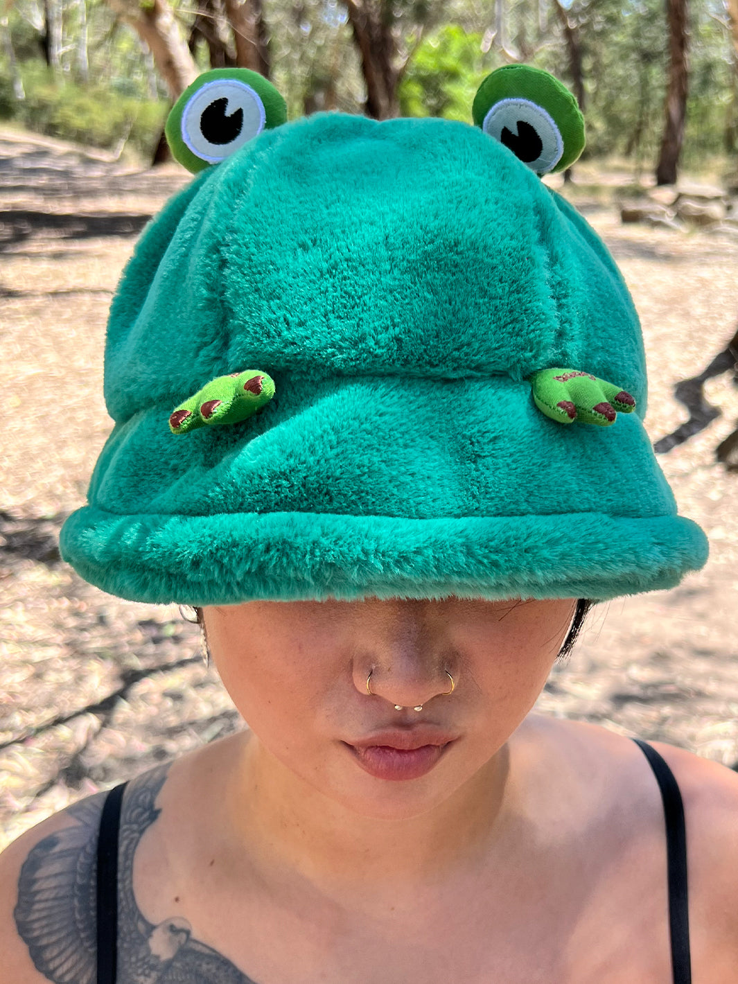FROGGY FUZZY HAT - GREEN