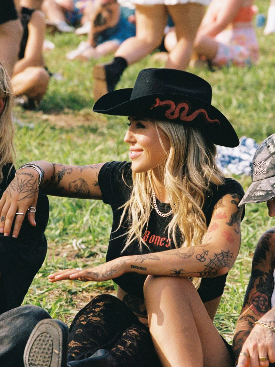 GOTHIC BABY TEE - VINTAGE BLACK