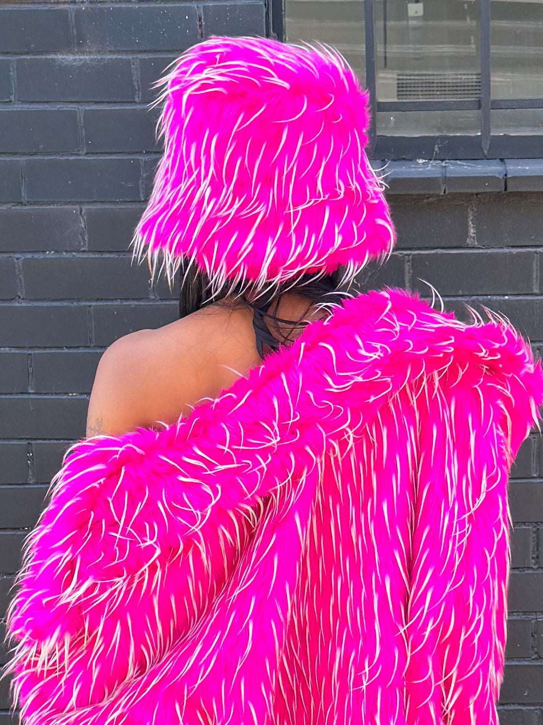 SPIKEY FUZZY HAT - PINK