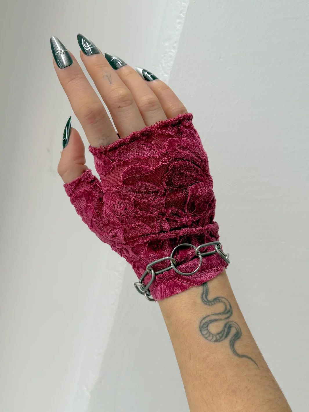 NOCTURA LACE GLOVES