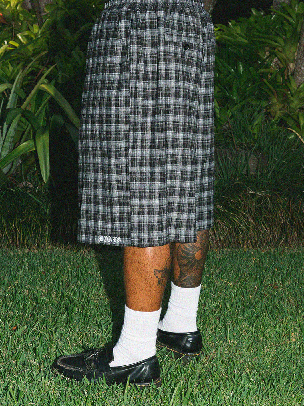 BONES PLAID SHORTS - BLACK/WHITE