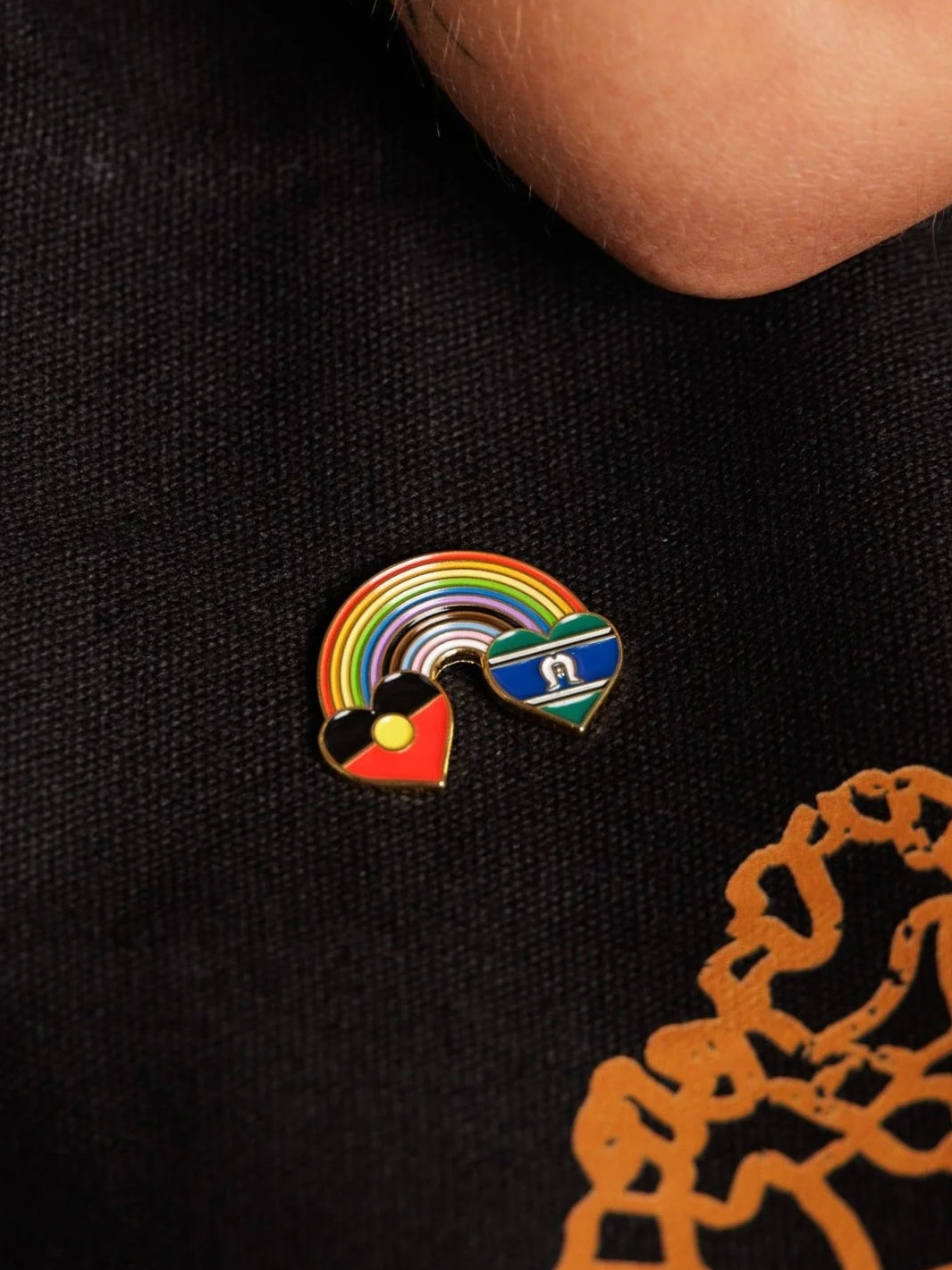 BLAK RAINBOW LUV PIN