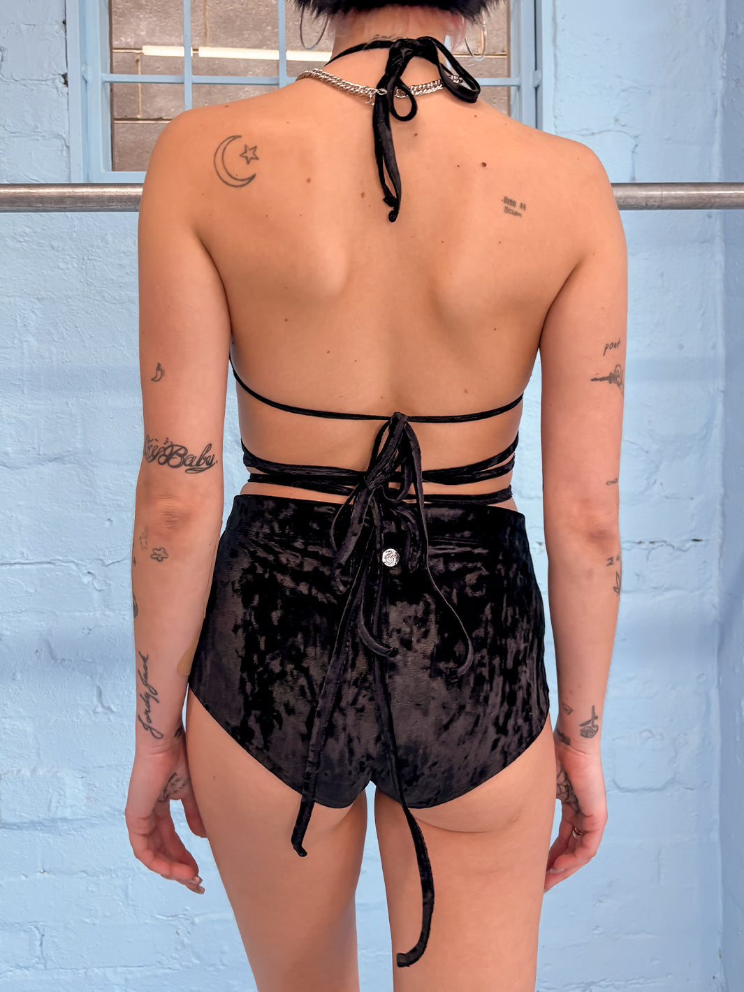 HOT SHORTS - BLACK VELVET